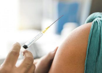 चीनबाट ल्याइने खोप ५५ देखि ६५ वर्ष उमेर समूहका व्यक्तिलाई लगाइने