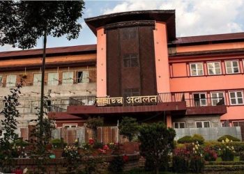 दुई न्यायाधीशले संवैधानिक इजलास छाड्न नमानेपछि सर्वोच्चमा न्यायाधीशहरूको बैठक बस्दै