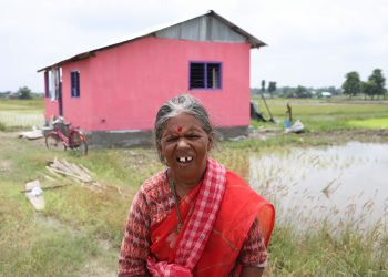 खिनमायालाई घर हस्तान्तरण