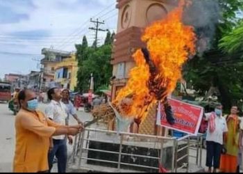 विश्व हिन्दू परिषद नेपालका कार्यकर्ताद्वारा डा. बाबुराम भट्टराईको पुत्ला दहन
