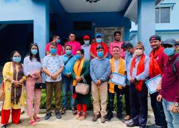 ओलम्पिक लेखन प्रतियोगिताको पुरस्कार र कोरोना लेखनवृत्तिको रकम प्रदान