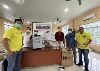 राेटरी क्लव अफ काँकडभिट्टाद्वारा अक्सिजन कंसंट्रेटर हस्तान्तरण