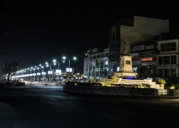 काठमाडौं उपत्यकाभित्र आज ( बिहिबार)राति ८ बजेबाट सवारीसाधन सञ्चालनमा राेक