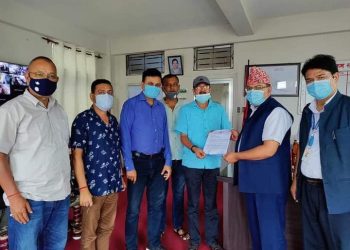 काँकरभिट्टा नाका खोल्न माग गदैं उद्योगी व्यसायीले बुझाए सरकारलाई ज्ञापन पत्र