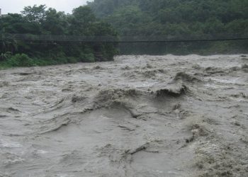 देशभर बाढी र पहिरोको बितण्डा, हजारौं घर डुबानमा