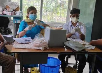 मेचीनगरमा २५ सय बढीले लगाए जोन्सन एण्ड जोन्सनकाे खाेप