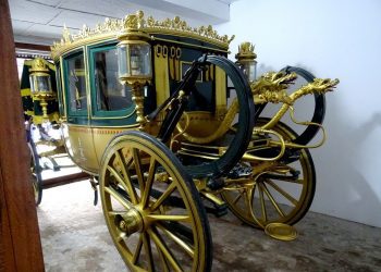 नारायणहिटी संग्राहलयमा एलिजाबेथले उपहार दिएको बग्गी सार्वजनिक
