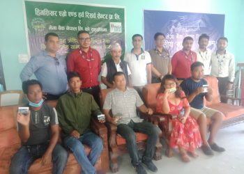 हिमशिखर एग्रोद्वारा किसानलाई क्रेडिट कार्ड वितरण