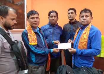 पत्रकार थापाद्वारा प्रेस क्लवलाई १० हजार पाँच सय एक रुपैयाँ प्रदान