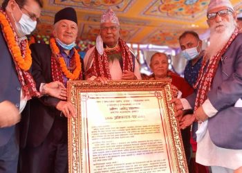 इटहरीमा पुराना बामपन्थी नेता ओम कोइरालाको नागरिक अभिनन्दन