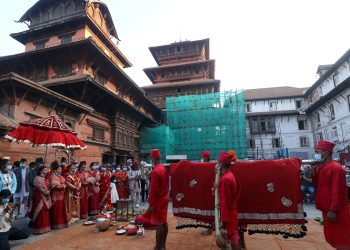 गोरखाबाट ल्याएको फूलपाती हनुमानढोकामा भित्र्याइयो