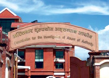 कोरोना खोप हिनामिनाको आरोप लगाउँदै स्वास्थ्यमन्त्री खतिवडाविरुद्ध अख्तियारमा उजुरी