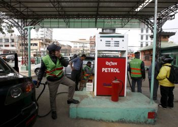 आजबाट पेट्रोलियम पदार्थ सहज रुपमा पाइने