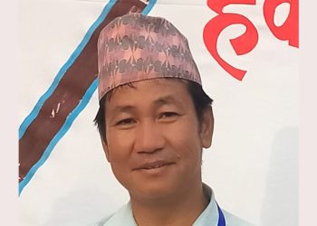 धरानका मेयर साम्पाङले झाडु सहित जनता बोलाए
