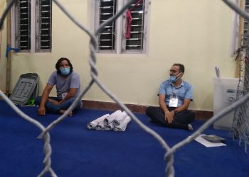मेचीनगरमा मतगणना कार्य अवरुद्ध :  राप्रपाले माग्यो निर्वाचन अधिकृत फूयेँलको राजीनामा