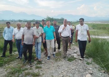 जनप्रतिनिधि तथा जिल्लाका अधिकारीहरुद्वारा हात्तीगौंडाको निरीक्षण: हात्ती छेक्न सीमामा २५ किलोमिटर तटबन्धन गर्ने योजना