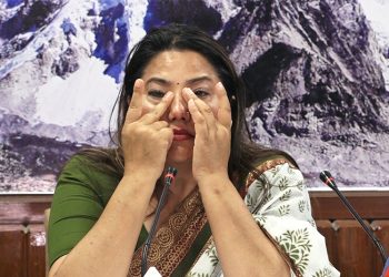 मन्त्री झाँक्रीका आँशु रोकिएनन्, मन्त्रालयमै धुरुधुरु रोइन्