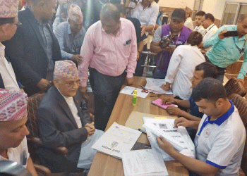 झापा ५ बाट एमाले अध्यक्ष ओलीले दर्ता गराए मनोनयन