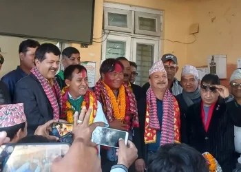 खरेल र कोइरालाद्वारा शर्मा र तमाङ्गलाई बधाई ज्ञापन
