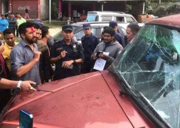 चुनावी प्रचारको क्रममा रवि लामिछानेको गाडी तोडफोड