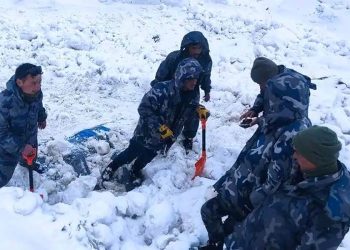 हिम पहिरोमा परेर तीन जनाको मृत्यु