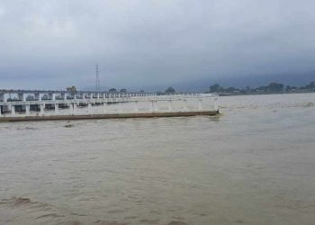 नारायणीमा पानीको बहाव बढ्यो, गण्डक ब्यारेजका सबै ढोका खोलिए