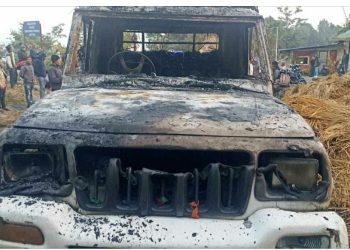 बन्दकर्ताले पिकअपमा गरे आगजनी ,मेची राजमार्ग अवरोध