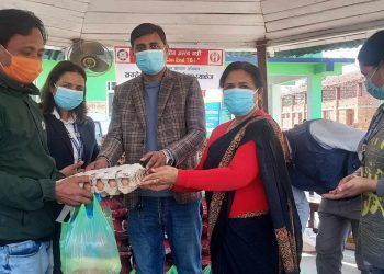 मेचीनगरमा क्षयरोग बिरामीहरुलाई पोषण प्याकेज बितरण