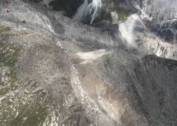 थामे बाढी: हिमताल फुटेर बाढी आएकाे पुष्टि (तस्बिर/ भिडिओ)