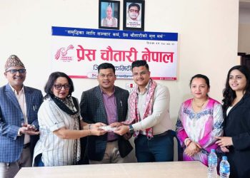 जन्मदिनको नविन शैली: युवा व्यवसायी अजय चौधरीद्वारा पत्रकार उपचार कोषमा सहयोग