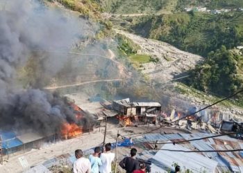 बाजुराको बाम्का बजारमा ग्यास सिलिन्डर पड्किएर भीषण आगलागी: ३५ पसल नष्ट, रु ८ करोड ७७ लाख बढीको क्षति