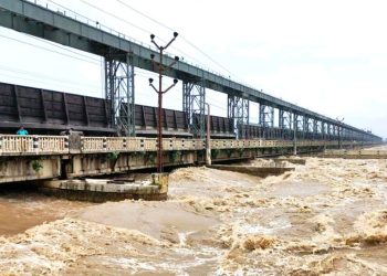 सप्तकोसी नदीमा पानीको सतह बढ्यो, कोसी ब्यारेजका ३८ ढोका खोलिए