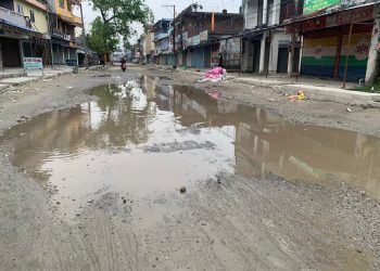 नगरपालिकाले समयमै भुक्तान नदिदाँ सहिद मार्ग अपलत्र, व्यवसायी भन्छन् -‘साढेको जुधाई बाच्छाको मिचाई ’