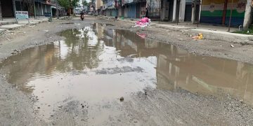 नगरपालिकाले समयमै भुक्तान नदिदाँ सहिद मार्ग अपलत्र, व्यवसायी भन्छन् -‘साढेको जुधाई बाच्छाको मिचाई ’