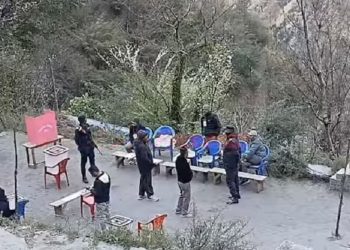 निर्वाचन विशेष: दार्चुलाका दुई मतदान स्थलमा ‘शून्य’ मतदान, कुरेर बसेका छन् कर्मचारी र सुरक्षाकर्मी