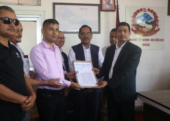 सरकारको विज्ञापन नीतिविरुद्ध झापाका पत्रकार आन्दोलित: सञ्चारमन्त्री र मुख्यमन्त्रीलाई ७ बुँदे ज्ञापनपत्र
