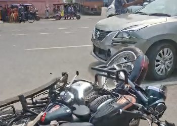 मेची भन्सार मोडमा मोटरसाइकल र कार ठोक्किँदा भारतीय नागरिक घाइते, दुवै सवारी नियन्त्रणमा