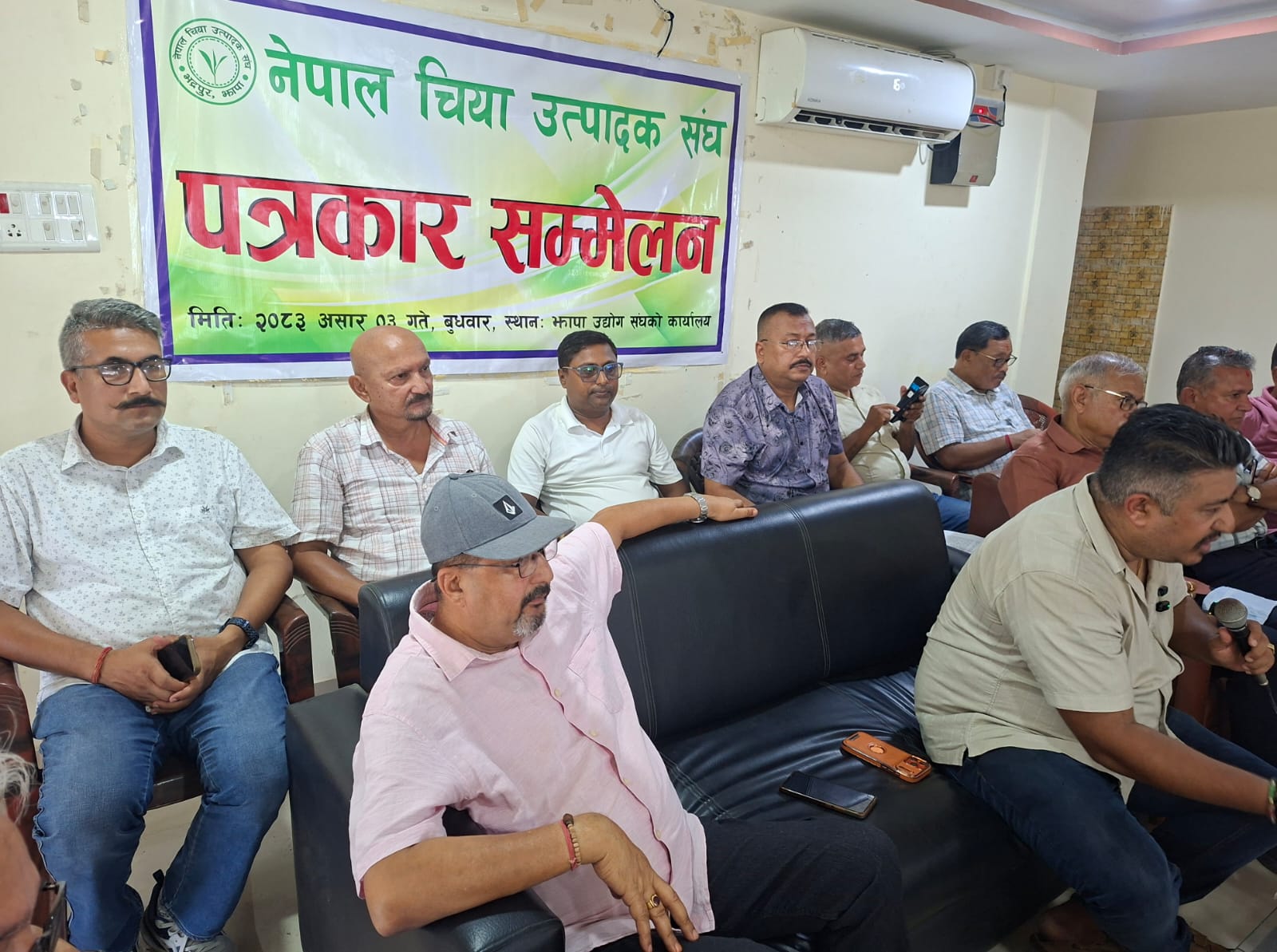 भोलीदेखि झापाका चिया उद्योग र बगानहरु बन्द