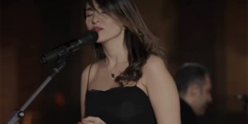 इरानमा कट्टरताको पराकाष्ठा: हिजाबबिना युट्युबमा गीत राखेको आरोपमा गायिका परस्तु अहमदीलाई ७४ कोर्रा हान्ने सजाय