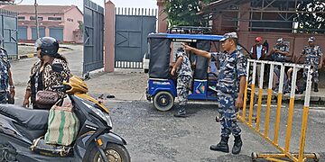 गृहमन्त्री काठमाडौं फर्के लगत्तै पूर्ण अधिकारसहित एसएसपीको कमाण्डमा सशस्त्र प्रहरी : सीमाक्षेत्रमा अवैध रकम असुलै फिल्डमै कारवाही
