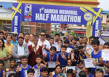 बर्खा स्मृति हाफ म्याराथन प्रतियोगिताको उपाधि बैतडीका नरेन्द्रसिंहलाई