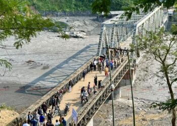 गोरखा र धादिङ जोड्ने आरुघाट पुलमा जडान गरिएको बेलिब्रिज
