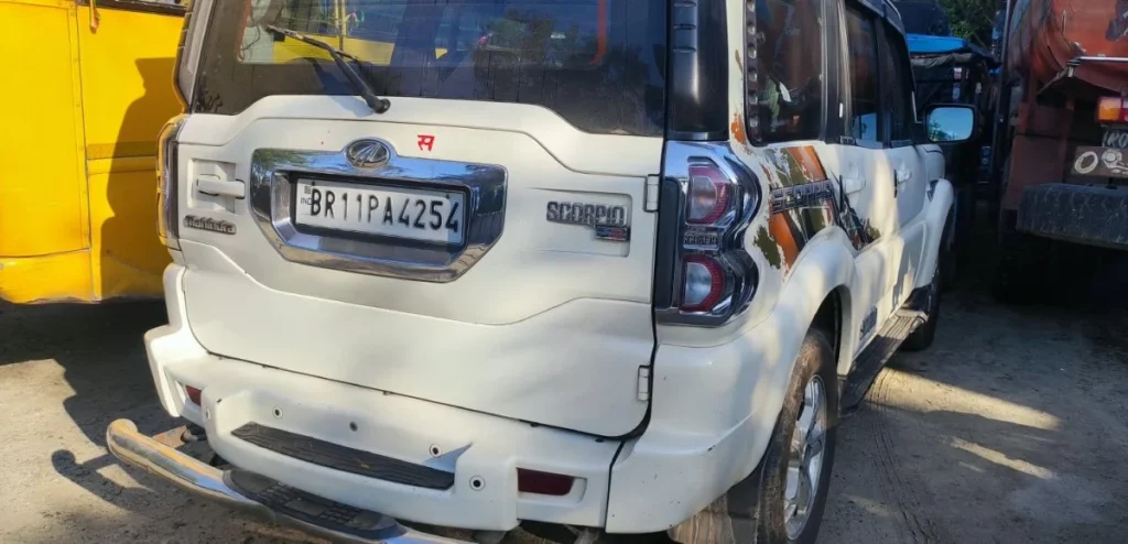 विराटनगरमा प्रहरीले नियन्त्रणमा लिएको भारतीय नम्बर प्लेटको स्कार्पियो गाडी