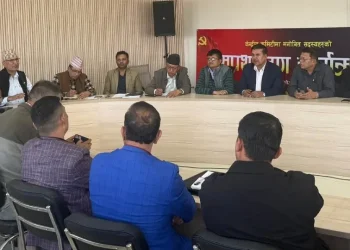 नेकपा एमालेको राष्ट्रिय भेला तयारी बैठकलाई सम्बोधन गर्दै पार्टी नेताहरू