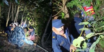 बीपी राजमार्गमा दुर्घटनाग्रस्त भएको माइक्रो बसको फाइल तस्बिर