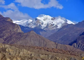 मुस्ताङ भ्रमणमा गएका पर्यटकहरू