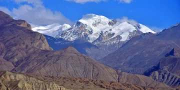 मुस्ताङ भ्रमणमा गएका पर्यटकहरू