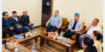 मन्तव्य व्यक्त गर्दै गर्नुभएका सभामुख अर्याल