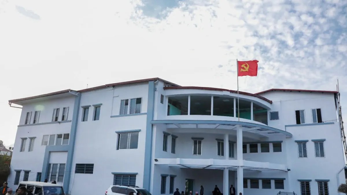च्यासलस्थित एमाले केन्द्रीय कार्यालयबाट फिर्ता भएको सशस्त्र प्रहरीको सुरक्षा टोली